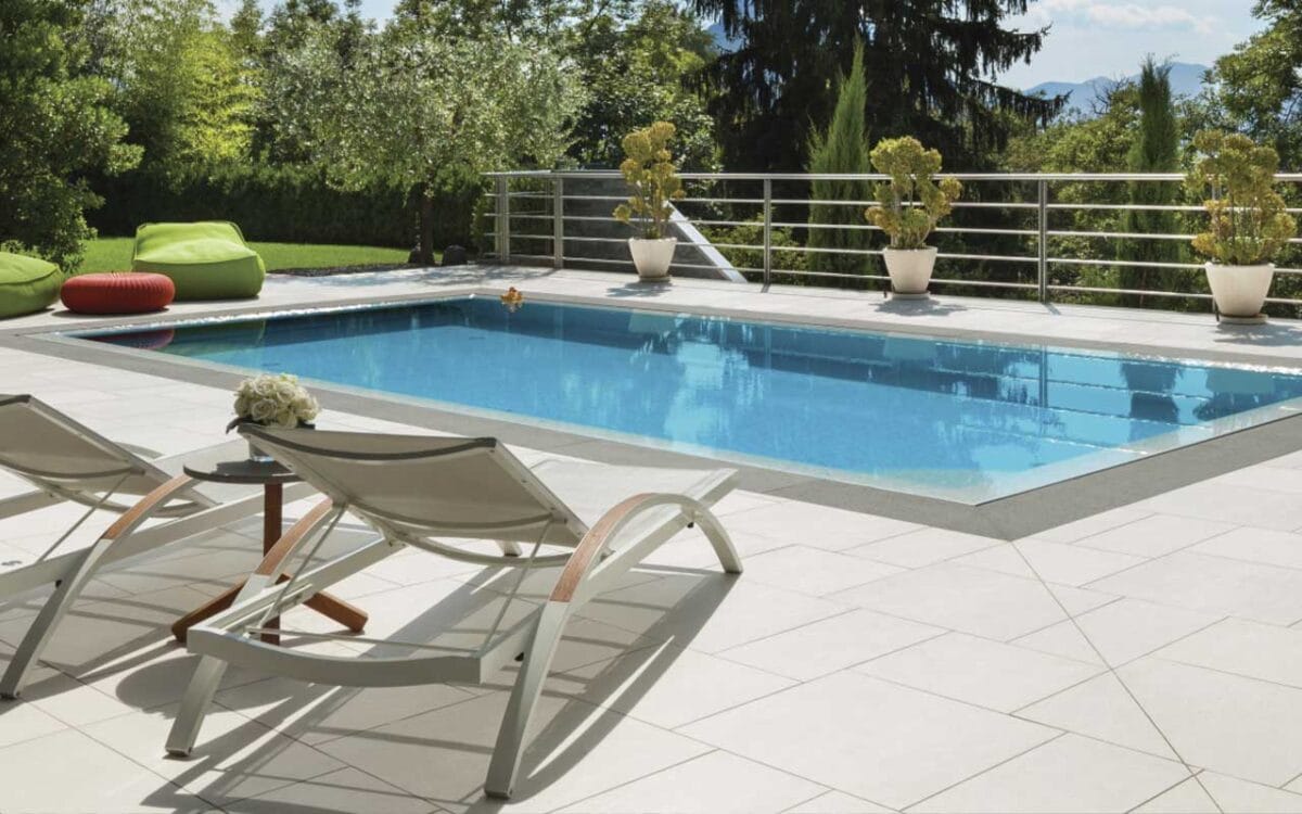 Jardines con piscina en Calafell
