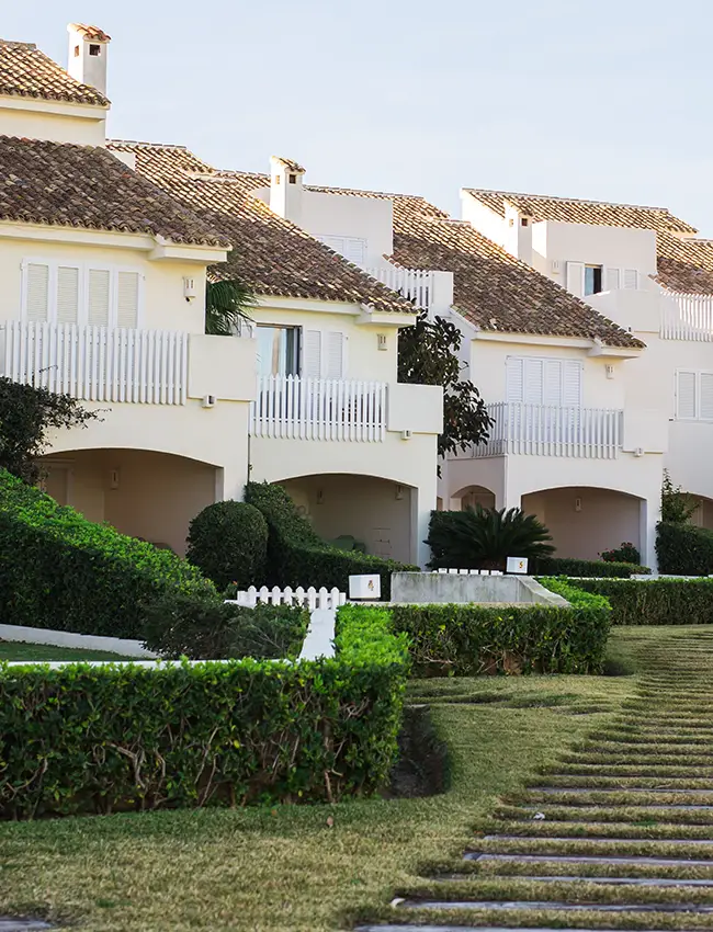 Jardineros Cunit en mantenimiento de jardines comunitarios Garraf y Baix Penedès